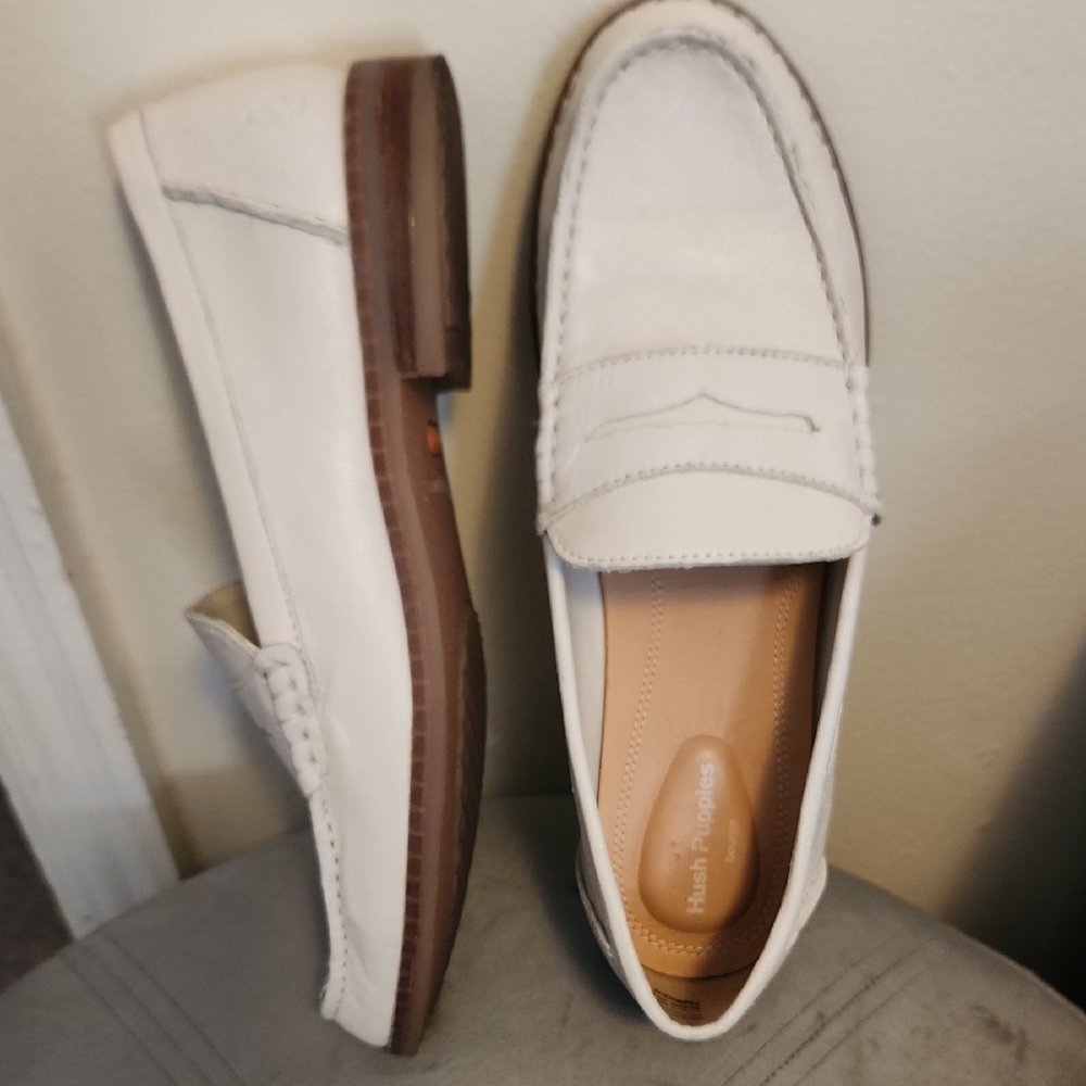 WOMEN Hush Puppies White Leather Slip-On Loafers